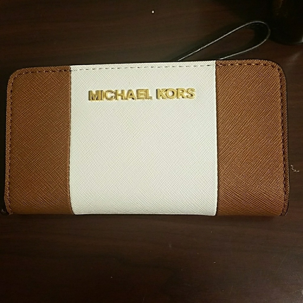 Authentic Michael Kors wristlet wallet case